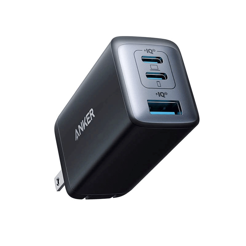 Anker A2667。上からUSB-C端子2つとUSB-A端子1つを備える